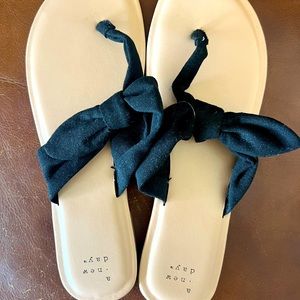 Women’s Hannah Knotted Bow Flip Flop Sandals